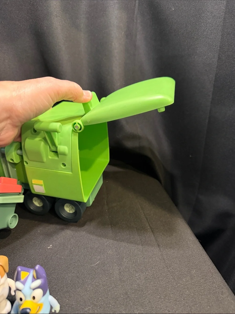 Bluey Garbage Truck & Bus~6 Figures